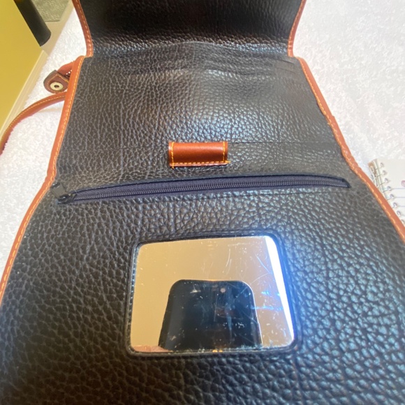 Vintage Dooney & Bourke Black Handbag. - Picture 2 of 8